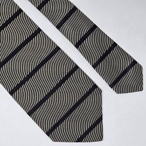 CIRO CITTERIO SILK TIE WHITE BLACK TEXTURED STRIPE LUXURY 3.75" X 58" READ
